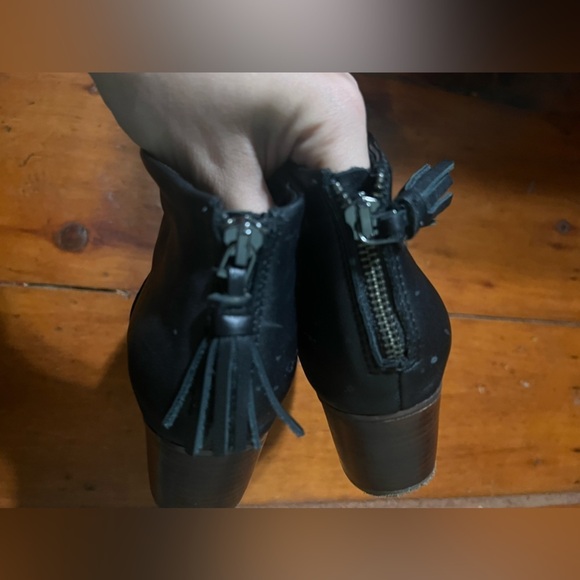 Tom’s 6.5 Women’s Carpe Diem black ankle boot zippered back tassel upper leather - Picture 8 of 13